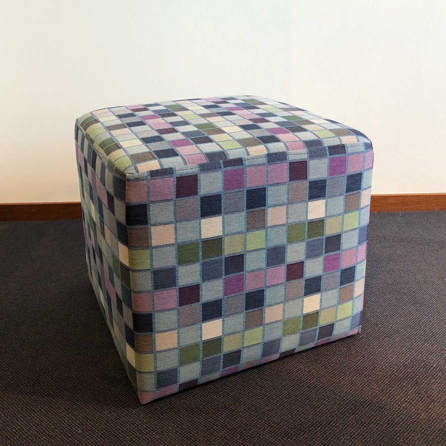 *VERKOCHT* Hocker Kampen toonzaal